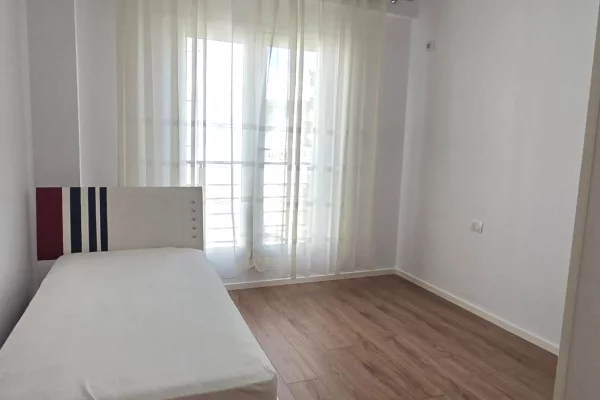 Shtepi ne shitje Apartament ne Tirane, 2+1, Mobilimi E mobiluar, Pagesa 258,000  Euro.