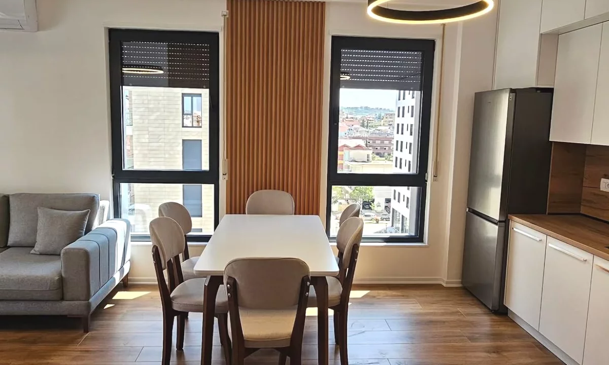 Shtepi ne shitje Apartament ne Tirane, 2+1, Mobilimi E mobiluar, Pagesa 238,500  Euro.