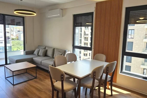 Shtepi ne shitje Apartament ne Tirane, 2+1, Mobilimi E mobiluar, Pagesa 238,500  Euro.