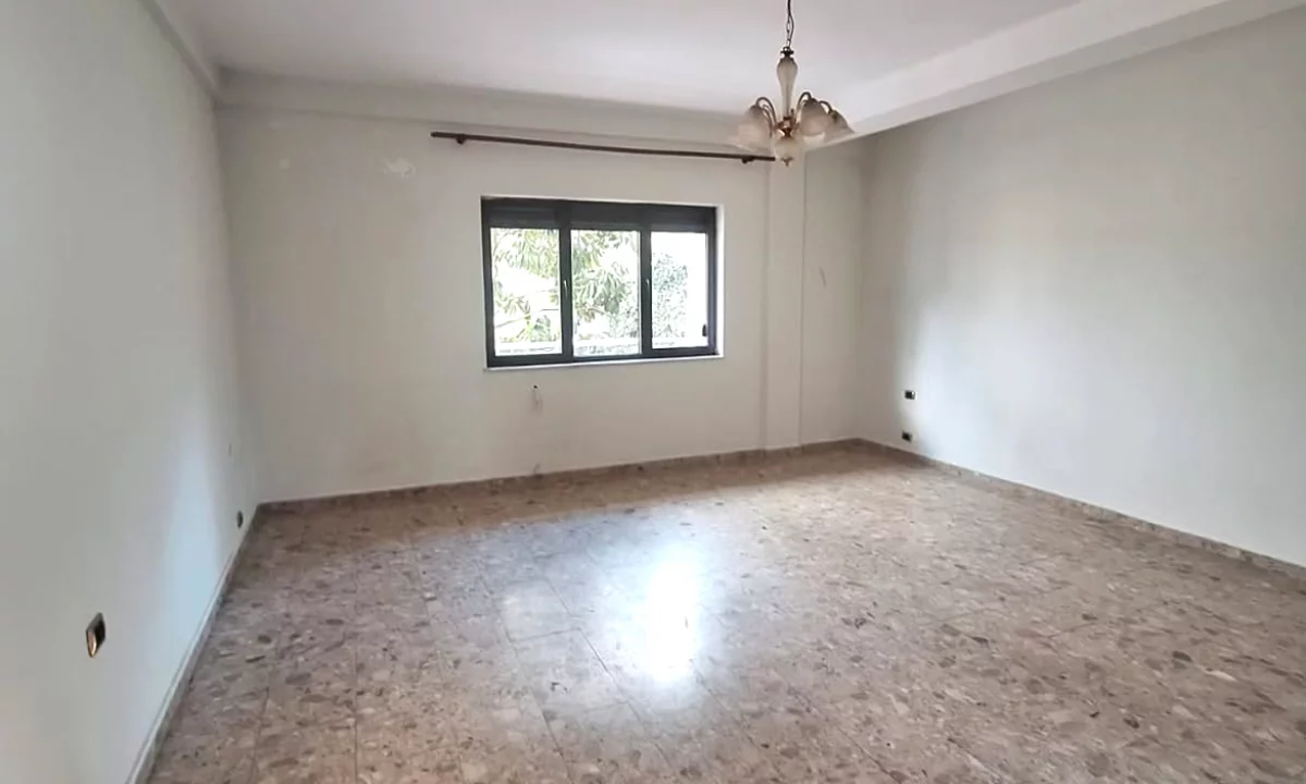 Shtepi ne shitje Apartament ne Tirane, 3+1, Mobilimi E mobiluar, Pagesa 189,000  Euro.