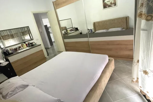 Shtepi me qera Apartament ne Tirane, 2+1, Mobilimi E mobiluar, Pagesa 550  Euro.