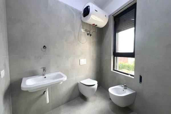 Shtepi me qera Apartament ne Tirane, 2+1, Mobilimi E mobiluar, Pagesa 550  Euro.