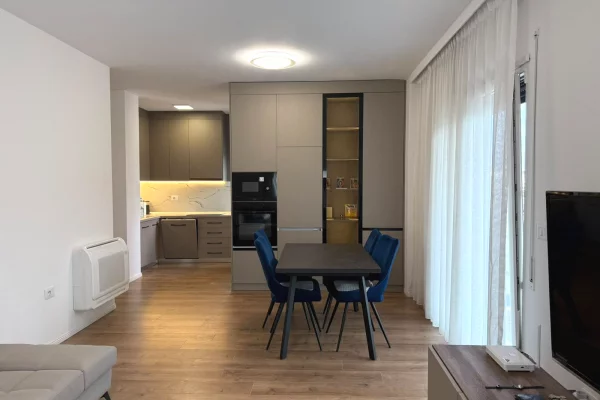 Shtepi ne shitje Apartament ne Tirane, 2+1, Mobilimi E mobiluar, Pagesa 265,000  Euro.