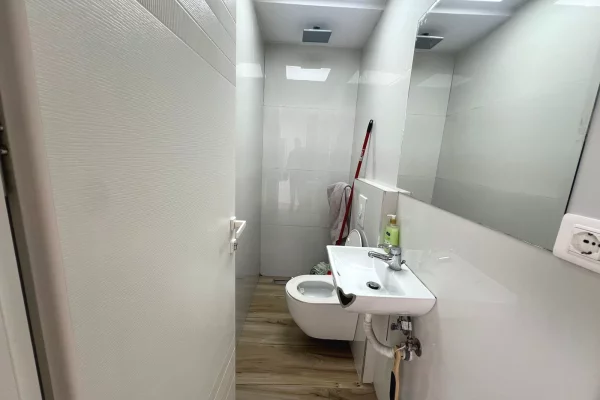 Shtepi ne shitje Apartament ne Tirane, 1+1, Mobilimi E mobiluar, Pagesa 82,000  Euro.