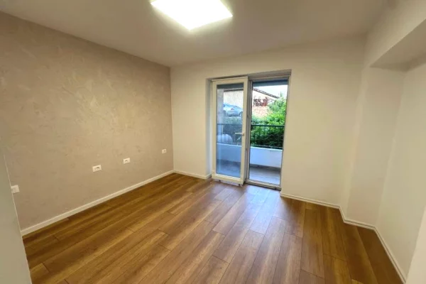 Jepet me qera apartamentperballe Maternitetit te Ri per zyra ose klinike