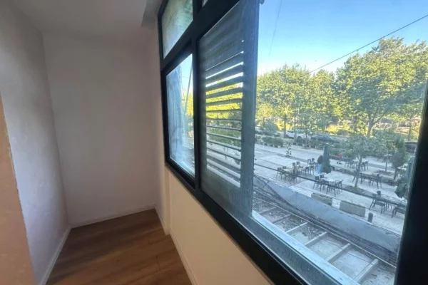 Jepet me qera apartamentperballe Maternitetit te Ri per zyra ose klinike
