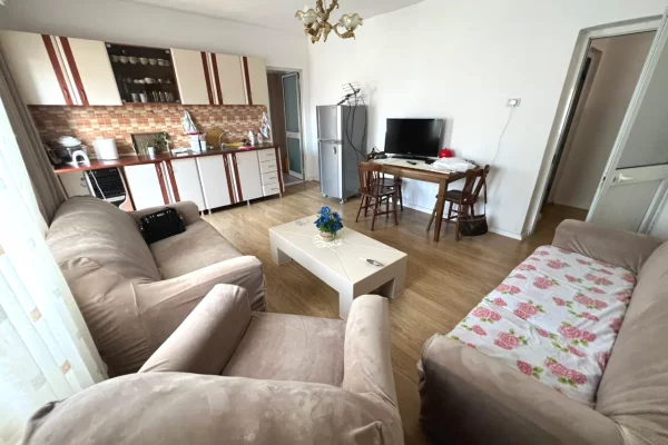 Shtepi ne shitje Apartament ne Tirane, 3+1, Mobilimi E mobiluar, Pagesa 180,000  Euro.