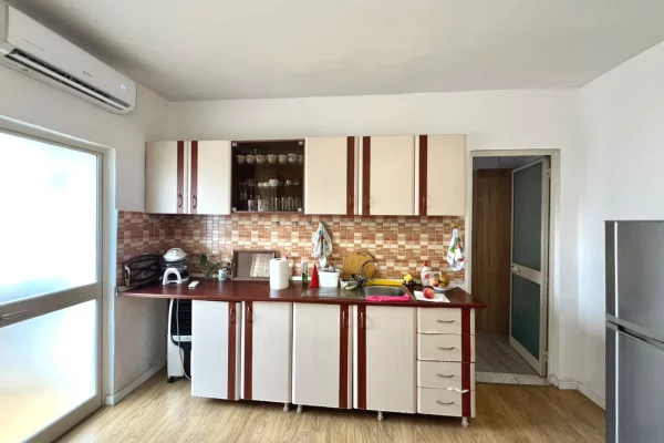 Shtepi ne shitje Apartament ne Tirane, 3+1, Mobilimi E mobiluar, Pagesa 180,000  Euro.