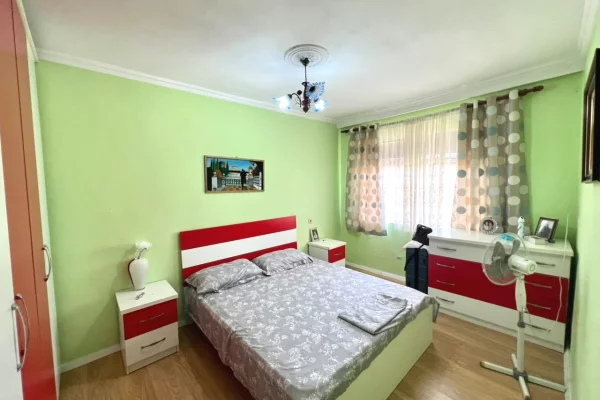 Shtepi ne shitje Apartament ne Tirane, 3+1, Mobilimi E mobiluar, Pagesa 180,000  Euro.