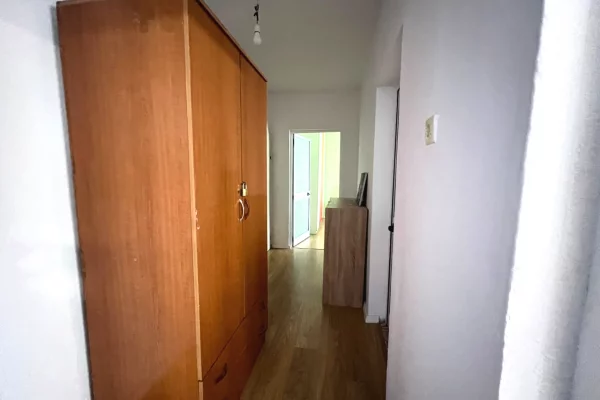 Shtepi ne shitje Apartament ne Tirane, 3+1, Mobilimi E mobiluar, Pagesa 180,000  Euro.