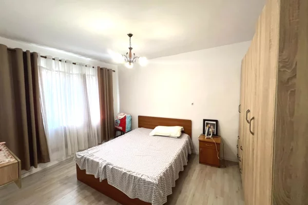 Shtepi ne shitje Apartament ne Tirane, 3+1, Mobilimi E mobiluar, Pagesa 180,000  Euro.