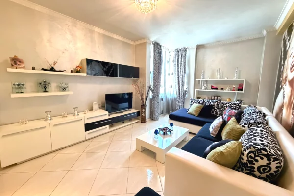 Shtepi me qera Apartament ne Tirane, 1+1, Mobilimi E mobiluar, Pagesa 550  Euro.