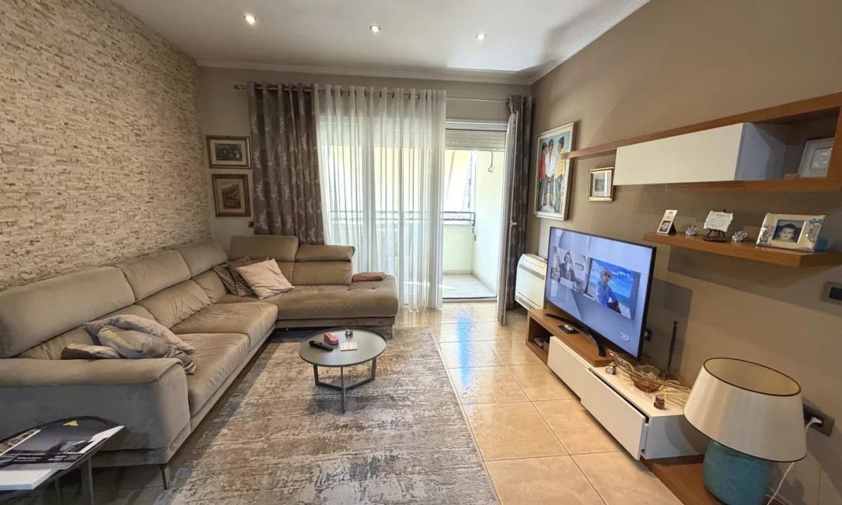 Shtepi ne shitje Apartament ne Tirane, 2+1, Mobilimi E mobiluar, Pagesa 280,000  Euro.