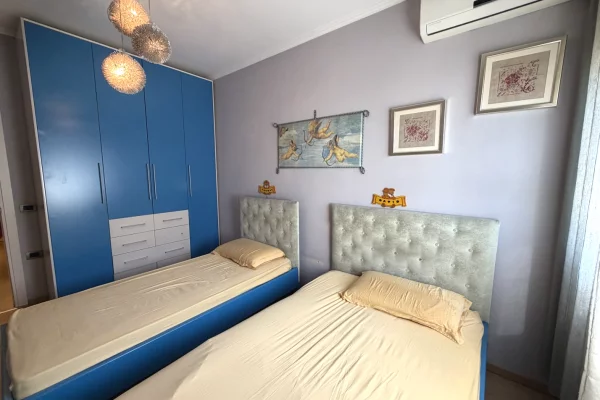 Shtepi ne shitje Apartament ne Tirane, 2+1, Mobilimi E mobiluar, Pagesa 280,000  Euro.