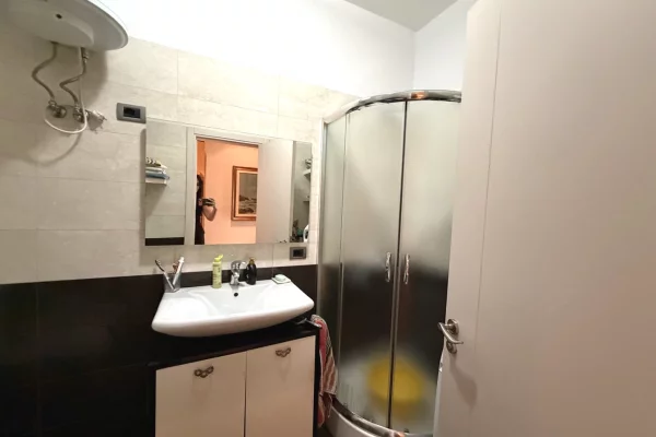 Shtepi ne shitje Apartament ne Tirane, 2+1, Mobilimi E mobiluar, Pagesa 280,000  Euro.