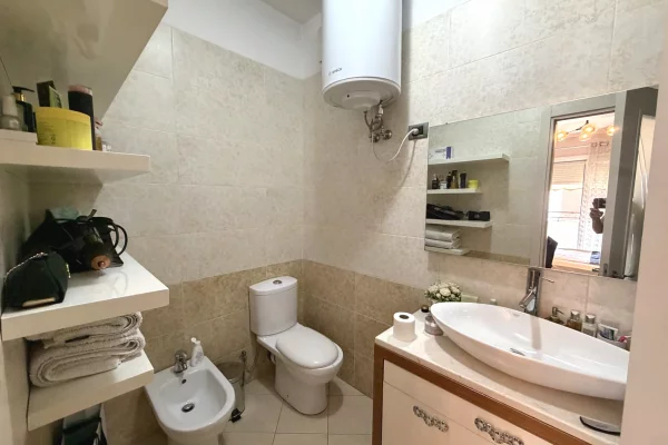 Shtepi ne shitje Apartament ne Tirane, 2+1, Mobilimi E mobiluar, Pagesa 280,000  Euro.