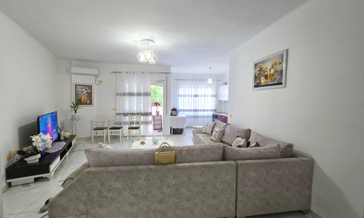 Shtepi ne shitje Apartament ne Tirane, 2+1, Mobilimi E mobiluar, Pagesa 148,000  Euro.
