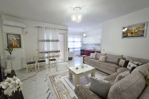 Shtepi ne shitje Apartament ne Tirane, 2+1, Mobilimi E mobiluar, Pagesa 148,000  Euro.