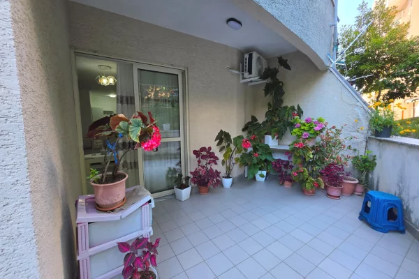 Shtepi ne shitje Apartament ne Tirane, 2+1, Mobilimi E mobiluar, Pagesa 148,000  Euro.