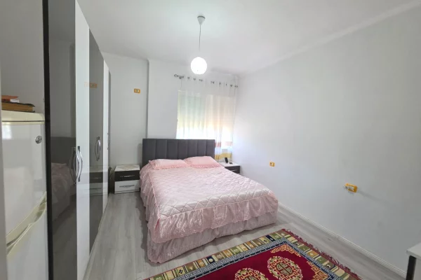 Shtepi ne shitje Apartament ne Tirane, 2+1, Mobilimi E mobiluar, Pagesa 148,000  Euro.