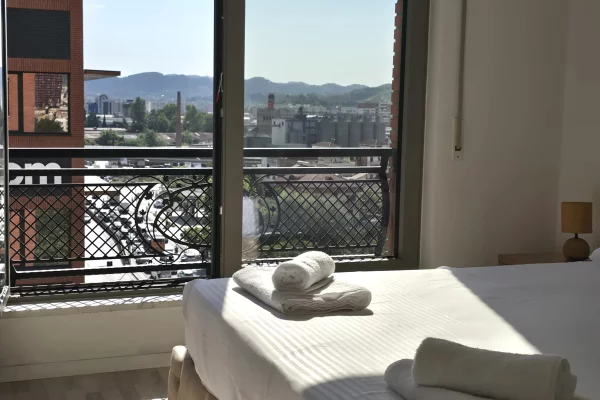Shtepi me qera Apartament ne Tirane, 2+1, Mobilimi E mobiluar, Pagesa 1,200  Euro.