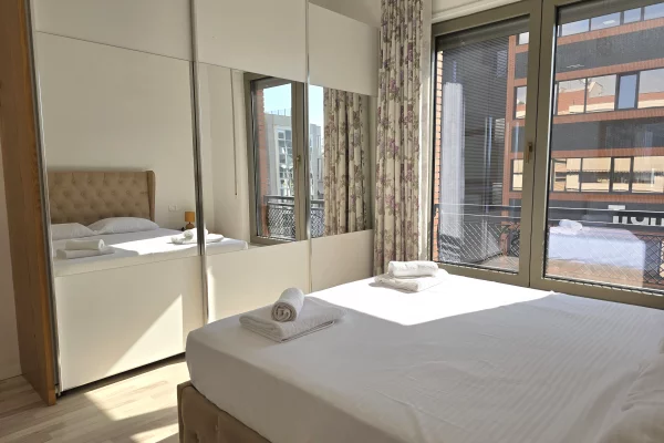 Shtepi me qera Apartament ne Tirane, 2+1, Mobilimi E mobiluar, Pagesa 1,200  Euro.