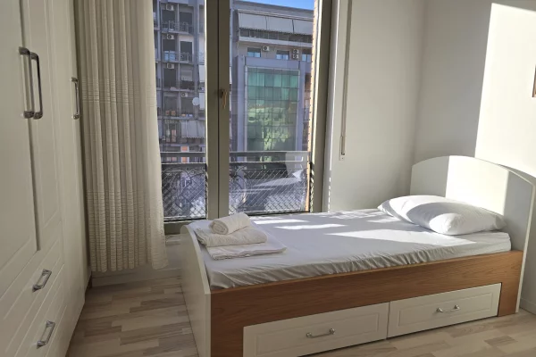 Shtepi me qera Apartament ne Tirane, 2+1, Mobilimi E mobiluar, Pagesa 1,200  Euro.