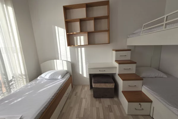 Shtepi me qera Apartament ne Tirane, 2+1, Mobilimi E mobiluar, Pagesa 1,200  Euro.