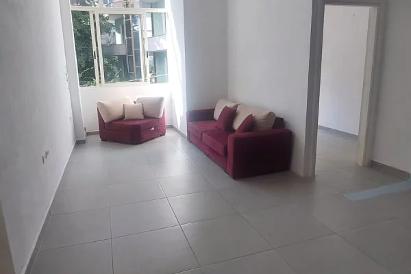 Shtepi ne shitje Apartament ne Tirane, 1+1, Mobilimi Bosh, pa mobiluar, Pagesa 86,000  Euro.