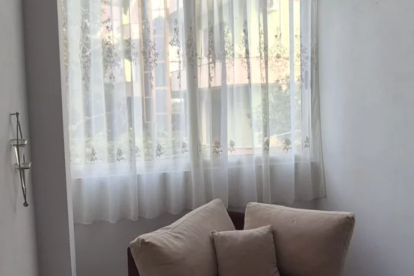Shtepi ne shitje Apartament ne Tirane, 1+1, Mobilimi Bosh, pa mobiluar, Pagesa 86,000  Euro.