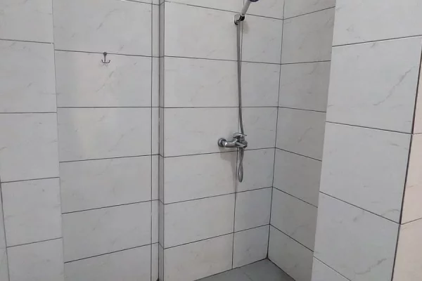 Shtepi ne shitje Apartament ne Tirane, 1+1, Mobilimi Bosh, pa mobiluar, Pagesa 86,000  Euro.