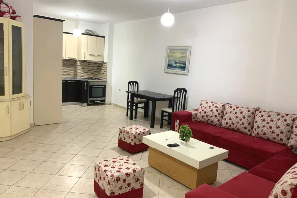 Shtepi me qera Apartament ne Tirane, 2+1, Mobilimi E mobiluar, Pagesa 55,000  Leke.