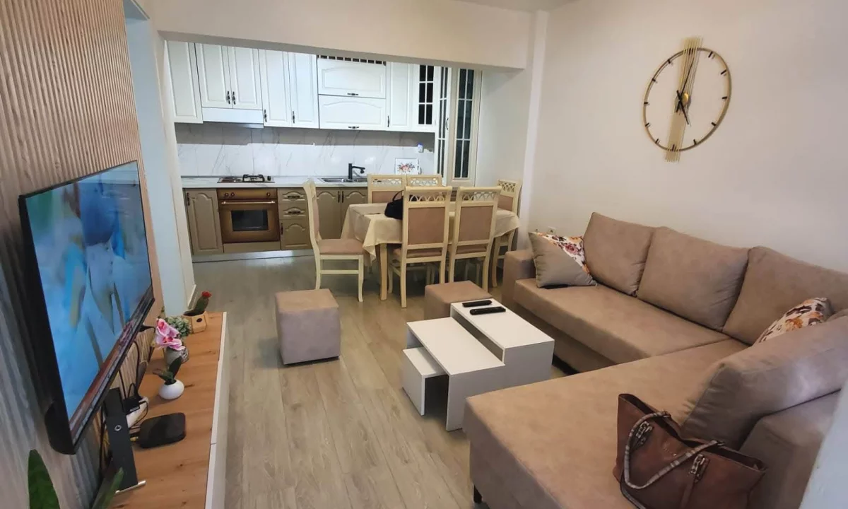 Shtepi me qera Apartament ne Tirane, 2+1, Mobilimi E mobiluar, Pagesa 55,000  Leke.