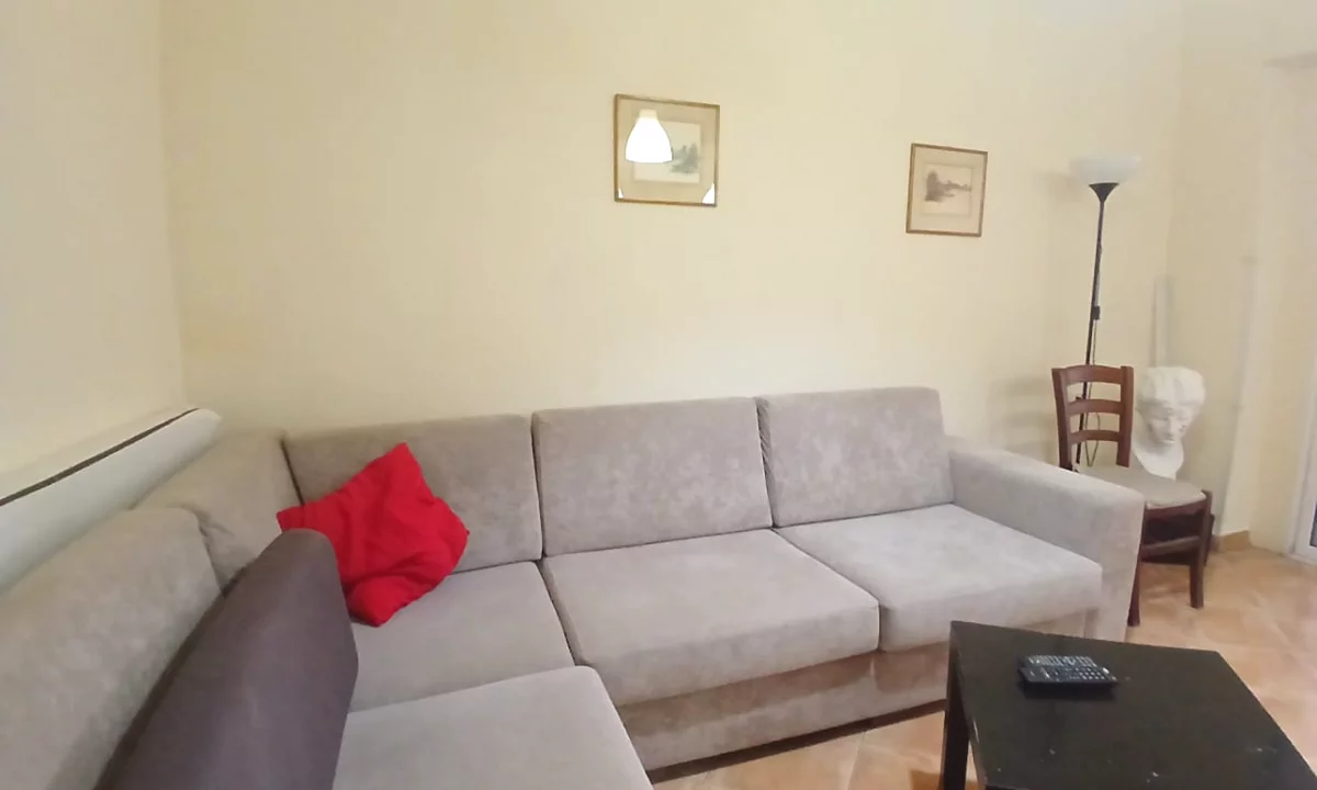 Shtepi me qera Apartament ne Tirane, 1+1, Mobilimi E mobiluar, Pagesa 50,000  Leke.