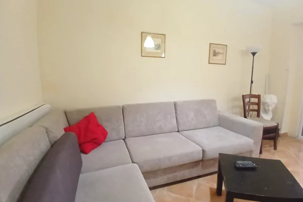 Shtepi me qera 1+1 ne Tirane - 50,000 Leke