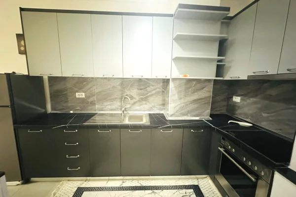 Shtepi me qera Apartament ne Tirane, 2+1, Mobilimi E mobiluar, Pagesa 60,000  Leke.