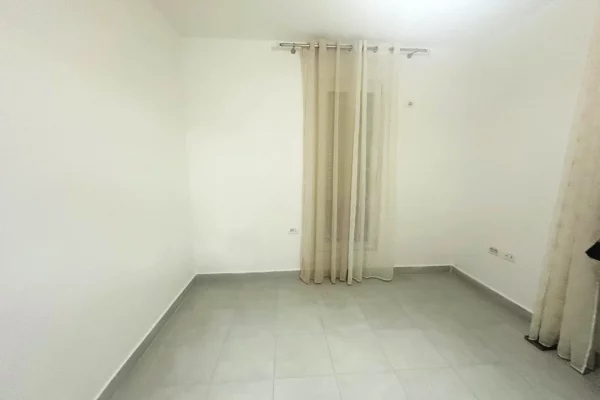 Shtepi me qera 2+1 ne Tirane - 60,000 Leke