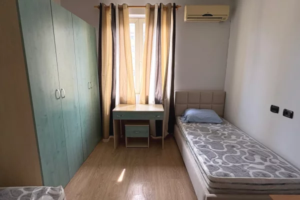 Shtepi me qera Apartament ne Tirane, 2+1, Mobilimi E mobiluar, Pagesa 65,000  Leke.