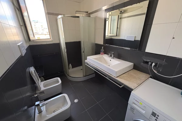 Shtepi me qera Apartament ne Tirane, 2+1, Mobilimi E mobiluar, Pagesa 65,000  Leke.