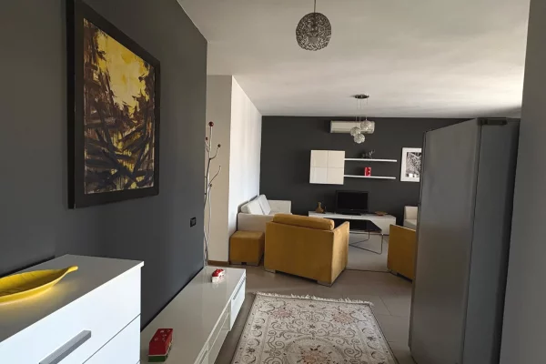 Shtepi me qera Apartament ne Tirane, 2+1, Mobilimi E mobiluar, Pagesa 65,000  Leke.