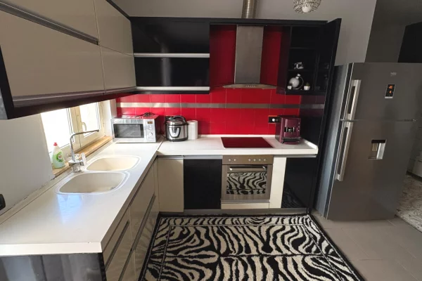 Shtepi me qera Apartament ne Tirane, 2+1, Mobilimi E mobiluar, Pagesa 65,000  Leke.