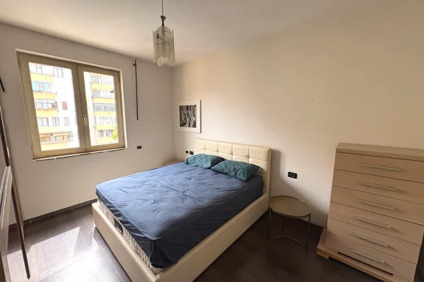 Shtepi me qera Apartament ne Tirane, 2+1, Mobilimi E mobiluar, Pagesa 65,000  Leke.