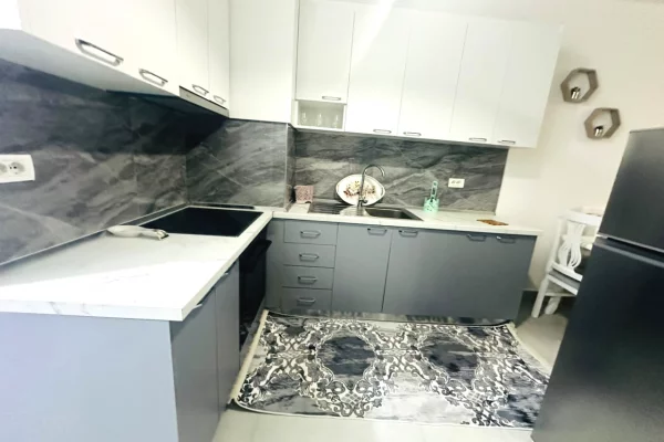 Shtepi me qera 1+1 ne Tirane - 45,000 Leke