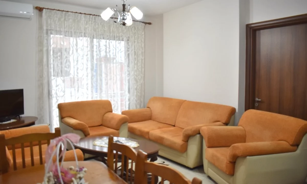 Shtepi me qera Apartament ne Tirane, 2+1, Mobilimi E mobiluar, Pagesa 52,000  Leke.