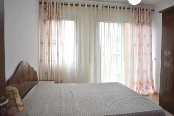 Shtepi me qera Apartament ne Tirane, 2+1, Mobilimi E mobiluar, Pagesa 52,000  Leke.