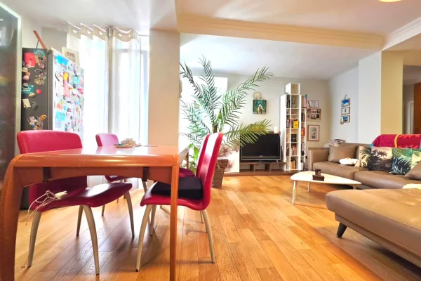 Shtepi ne shitje Apartament ne Tirane, 2+1, Mobilimi E mobiluar, Pagesa 409,000  Euro.