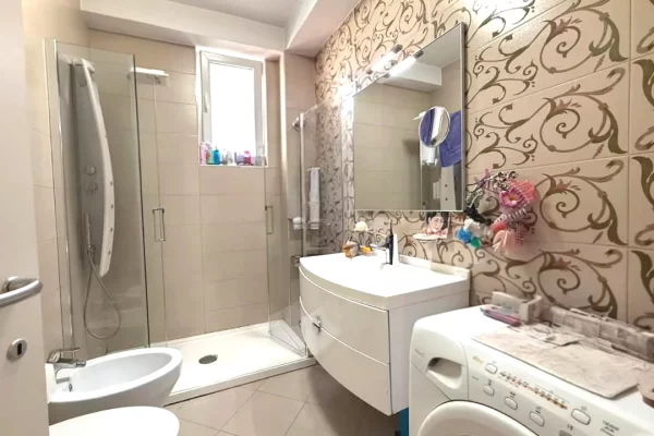 Shtepi ne shitje Apartament ne Tirane, 2+1, Mobilimi E mobiluar, Pagesa 409,000  Euro.