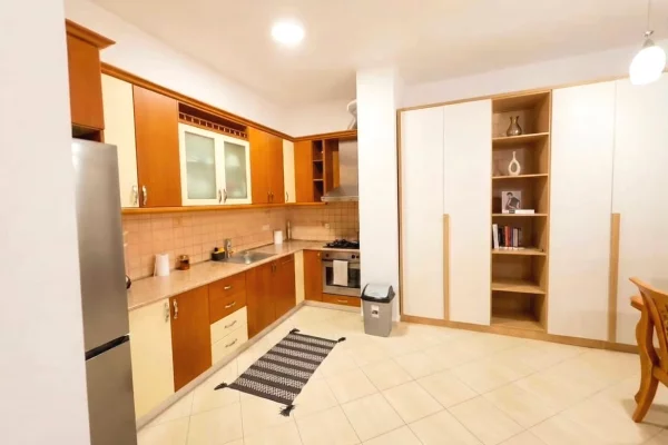 Shtepi ne shitje Apartament ne Tirane, 1+1, Mobilimi E mobiluar, Pagesa 212,000  Euro.