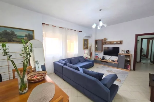 Shtepi ne shitje Apartament ne Tirane, 1+1, Mobilimi E mobiluar, Pagesa 212,000  Euro.