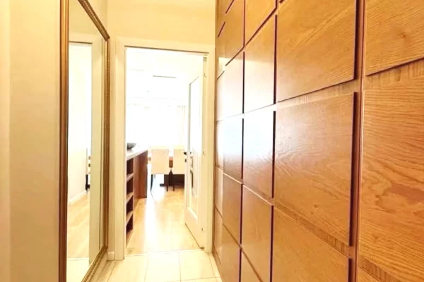 Shtepi ne shitje Apartament ne Tirane, 3+1, Mobilimi E mobiluar, Pagesa 24,900,000  Leke.